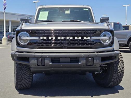 ICONIC SILVER METALLIC 2023 Ford Bronco