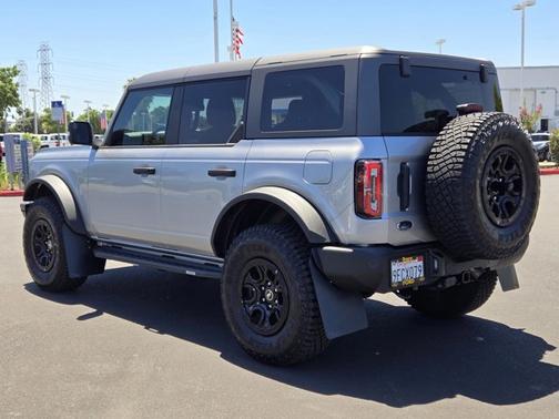 ICONIC SILVER METALLIC 2023 Ford Bronco