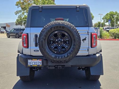 ICONIC SILVER METALLIC 2023 Ford Bronco