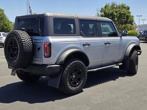 ICONIC SILVER METALLIC 2023 Ford Bronco