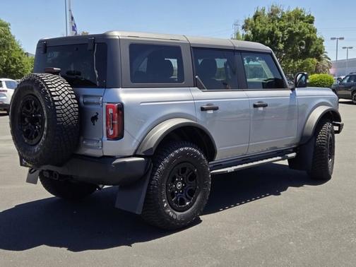 ICONIC SILVER METALLIC 2023 Ford Bronco