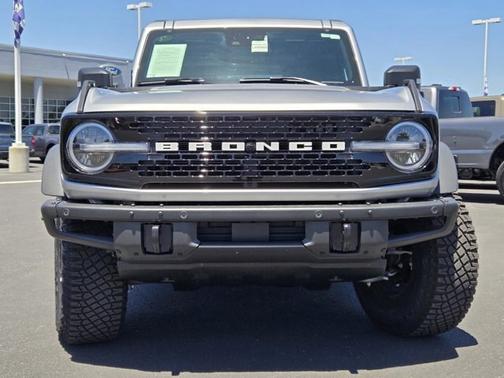 ICONIC SILVER METALLIC 2023 Ford Bronco
