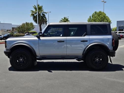 ICONIC SILVER METALLIC 2023 Ford Bronco