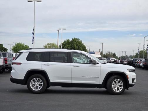 Bright White Clearcoat 2023 Jeep Grand Cherokee LIMITED