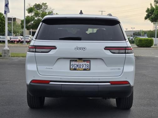 Bright White Clearcoat 2023 Jeep Grand Cherokee LIMITED