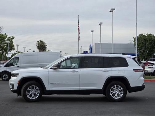 Bright White Clearcoat 2023 Jeep Grand Cherokee LIMITED