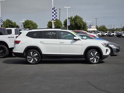 2025 Volkswagen Atlas 2.0T SE W/ TECHNOLOGY