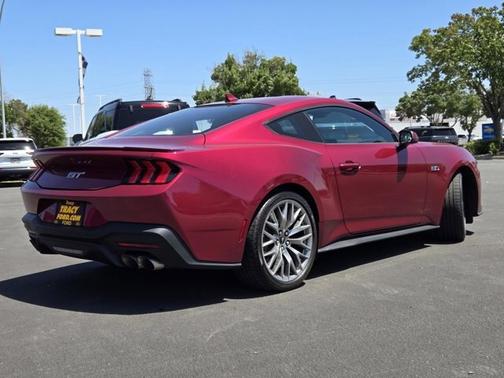MOLTEN MAGENTA METALLIC TC 2025 Ford Mustang
