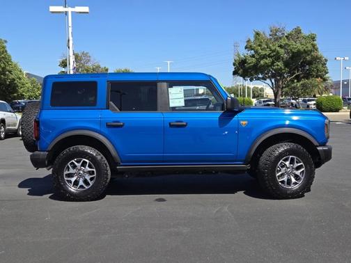 VELOCITY BLUE METALLIC 2025 Ford Bronco BADLANDS