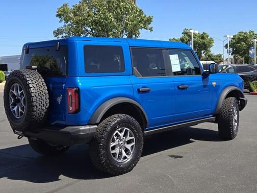 VELOCITY BLUE METALLIC 2025 Ford Bronco BADLANDS
