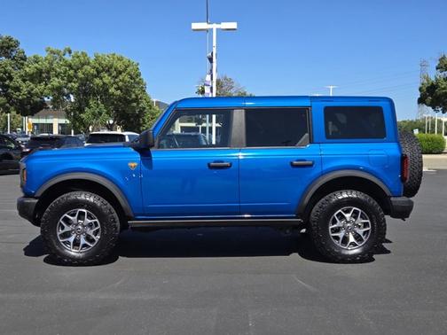 VELOCITY BLUE METALLIC 2025 Ford Bronco BADLANDS