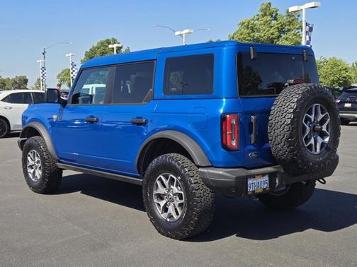 VELOCITY BLUE METALLIC 2025 Ford Bronco BADLANDS