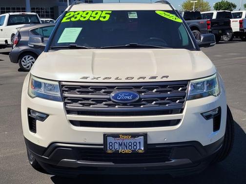 WHITE PLATINUM MET TRI-COAT 2018 Ford Explorer XLT