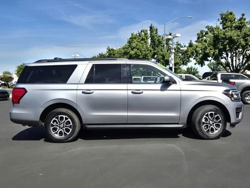 ICONIC SILVER METALLIC 2024 Ford Expedition XLT