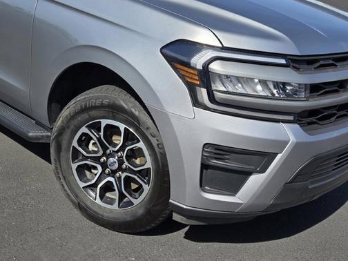 ICONIC SILVER METALLIC 2024 Ford Expedition XLT