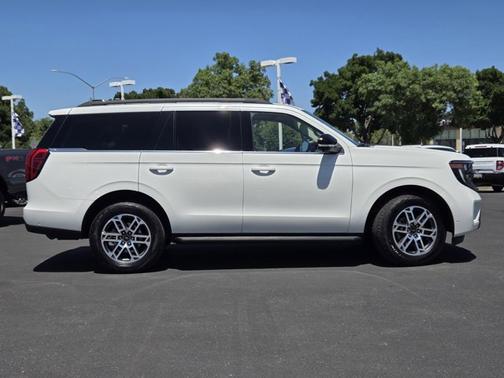 STAR WHITE MET TRI-COAT 2025 Ford Expedition ACTIVE