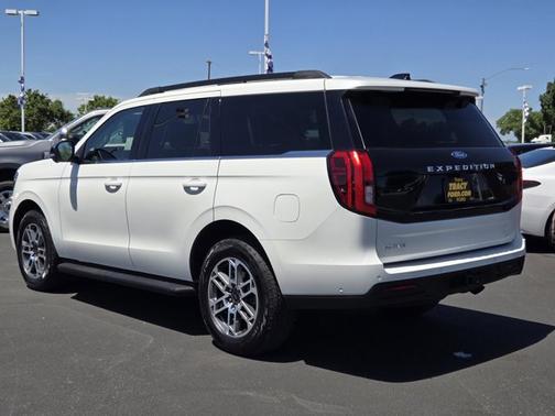 STAR WHITE MET TRI-COAT 2025 Ford Expedition ACTIVE