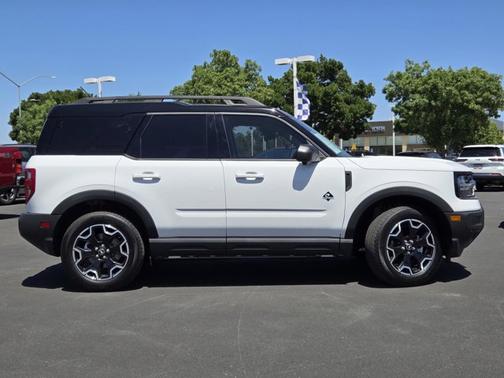 OXFORD WHITE 2025 Ford Bronco Sport OUTER BANKS