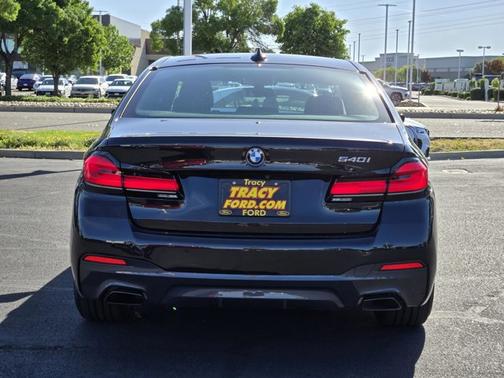 Black Sapphire Metallic 2021 BMW 540 540I