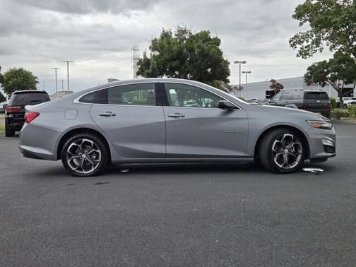 Sterling Gray Metallic 2023 Chevrolet Malibu LT W/1LT