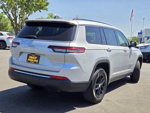 2023 Jeep Grand Cherokee LAREDO