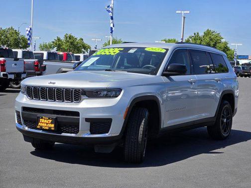 2023 Jeep Grand Cherokee LAREDO