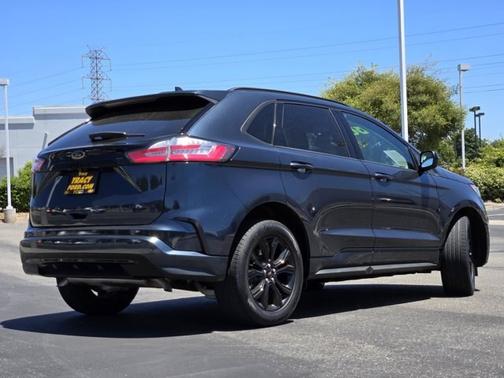STONE BLUE METALLIC 2024 Ford Edge SE