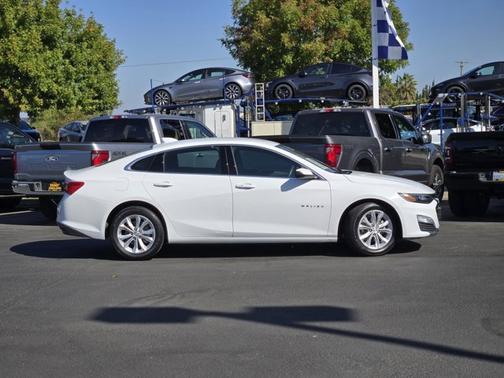 Summit White 2025 Chevrolet Malibu LT W/1LT