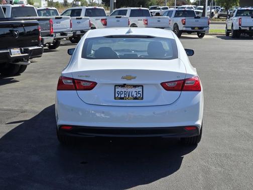 Summit White 2025 Chevrolet Malibu LT W/1LT