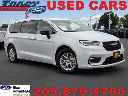 Bright White Clearcoat 2024 Chrysler Pacifica TOURING L