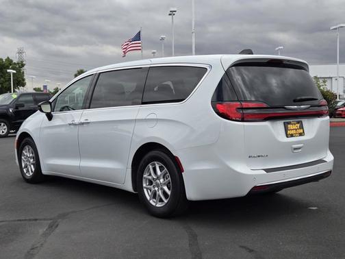 Bright White Clearcoat 2024 Chrysler Pacifica TOURING L
