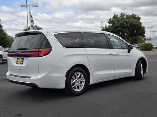 Bright White Clearcoat 2024 Chrysler Pacifica TOURING L