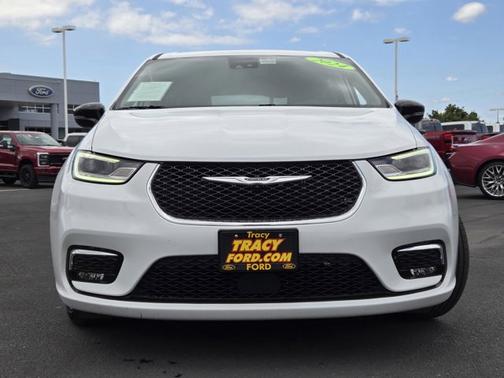 Bright White Clearcoat 2024 Chrysler Pacifica TOURING L
