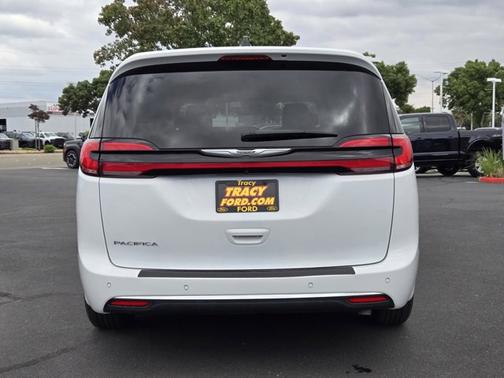 Bright White Clearcoat 2024 Chrysler Pacifica TOURING L