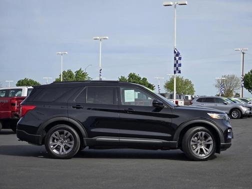 AGATE BLACK METALLIC 2024 Ford Explorer XLT