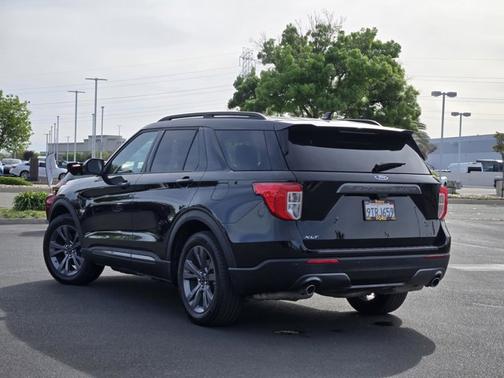 AGATE BLACK METALLIC 2024 Ford Explorer XLT