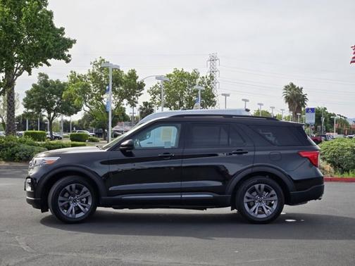 AGATE BLACK METALLIC 2024 Ford Explorer XLT