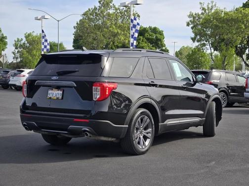 AGATE BLACK METALLIC 2024 Ford Explorer XLT