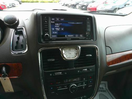 2015 Chrysler Town & Country Touring