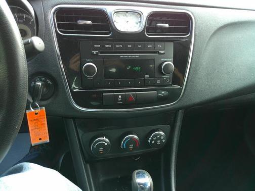 2012 Chrysler 200 LX