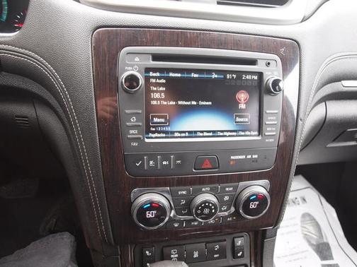 Mosaic Black Metallic 2017 Chevrolet Traverse 2LT