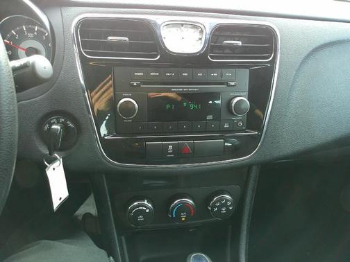 2014 Chrysler 200 LX