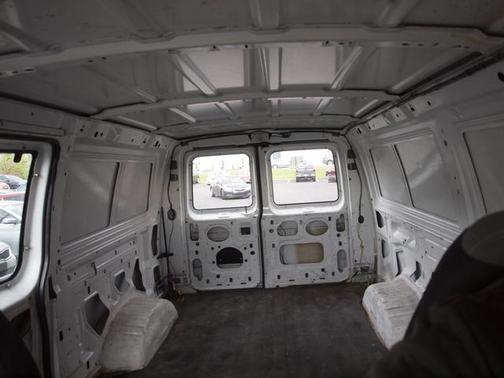 Oxford White 2000 Ford E150 E-150