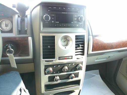2010 Chrysler Town & Country Touring