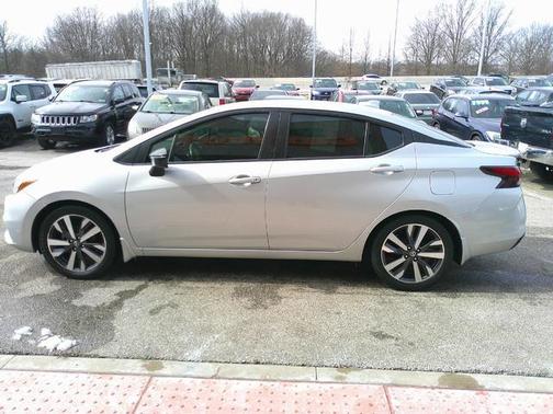 2021 Nissan Versa 1.6 SR