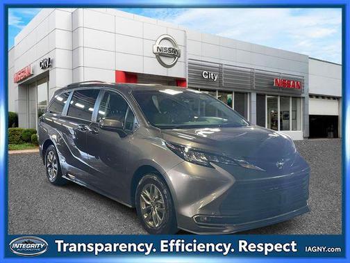 2023 Toyota Sienna XLE