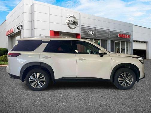 Everest White Pearl Tricoat 2025 Nissan Pathfinder SL 4WD