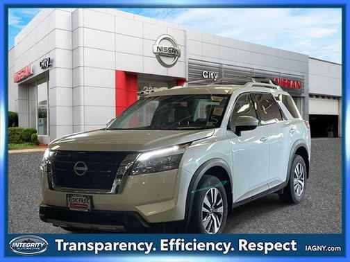 Everest White Pearl Tricoat 2025 Nissan Pathfinder SL 4WD