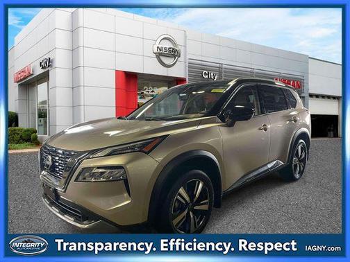 Champagne Silver Metallic/Super Black 2023 Nissan Rogue SL