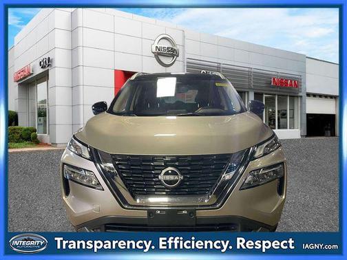 Champagne Silver Metallic/Super Black 2023 Nissan Rogue SL